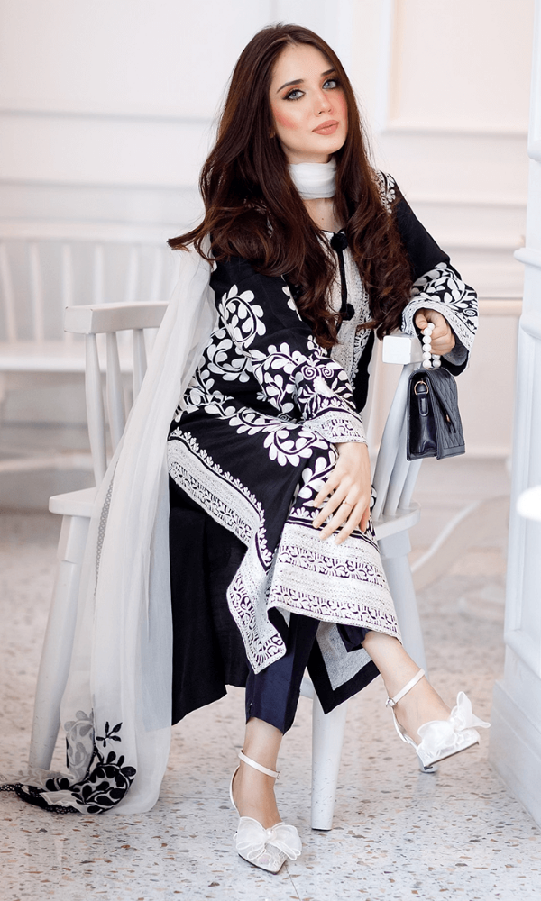 Embroidered Lawn Unstitched 3pc Suit