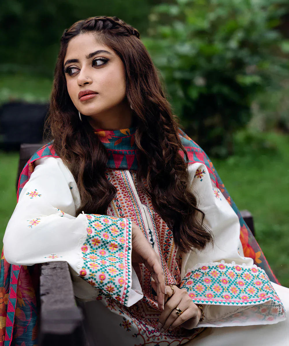 Sapphire Embroidered Unstitched Lawn Suit