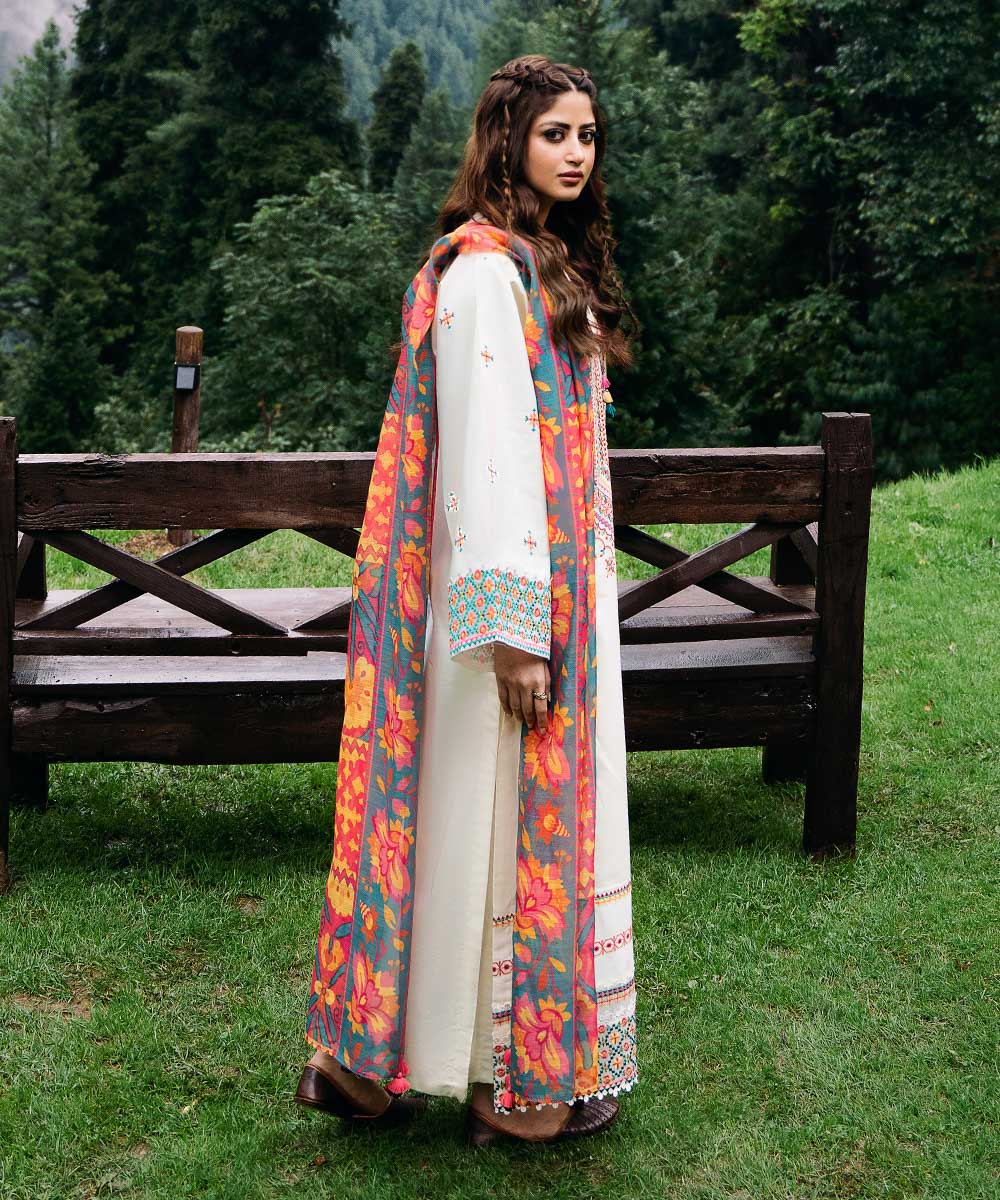 Sapphire Embroidered Unstitched Lawn Suit