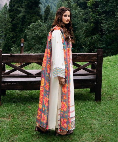 Sapphire Embroidered Unstitched Lawn Suit